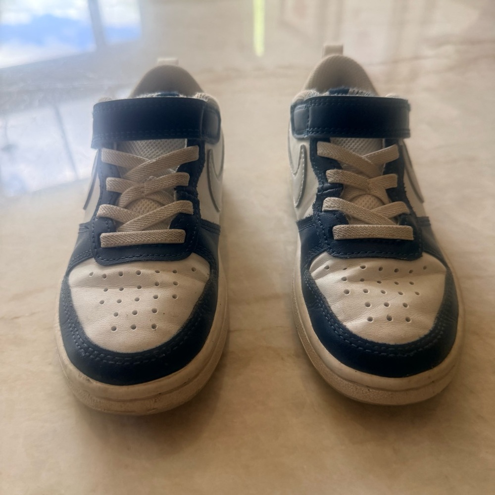 Nike Kids White and Navy Hook-and-Loop Sneakers